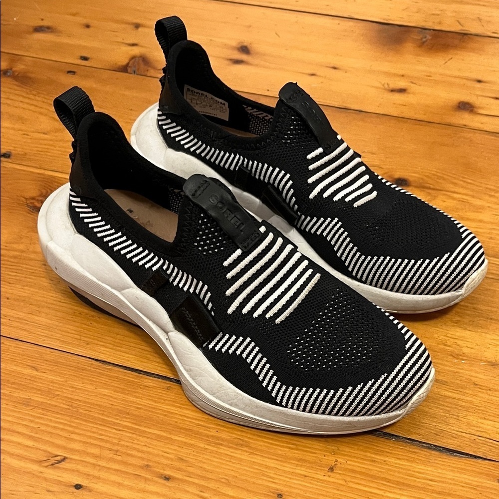 SOREL Explorer Defy Low Shoes Knit Sneakers Women’s 6 Black White Slip On READ - Picture 2 of 8